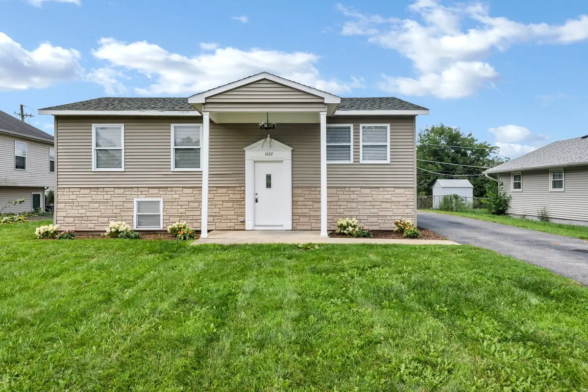 1022 Villa Vista DR, Round Lake Beach, IL 60073