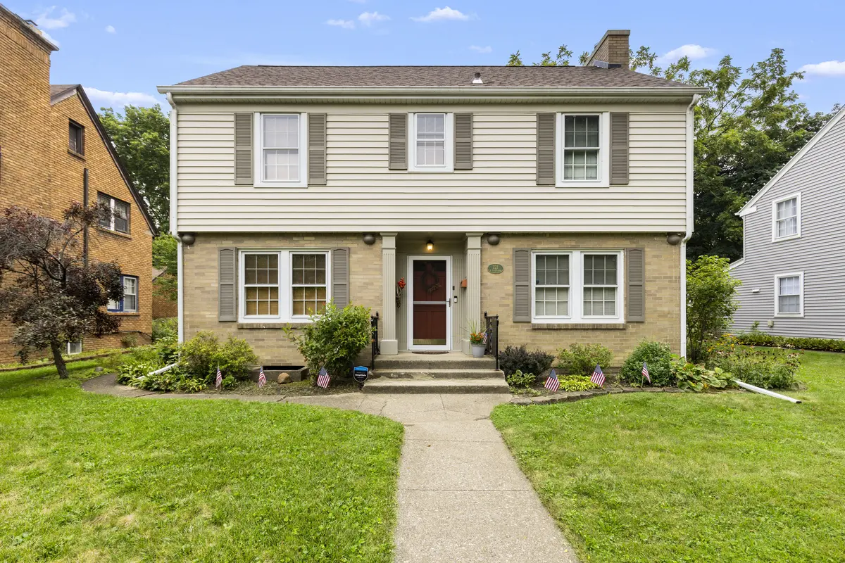221 N HIGHLAND AVE, Rockford, IL 61107