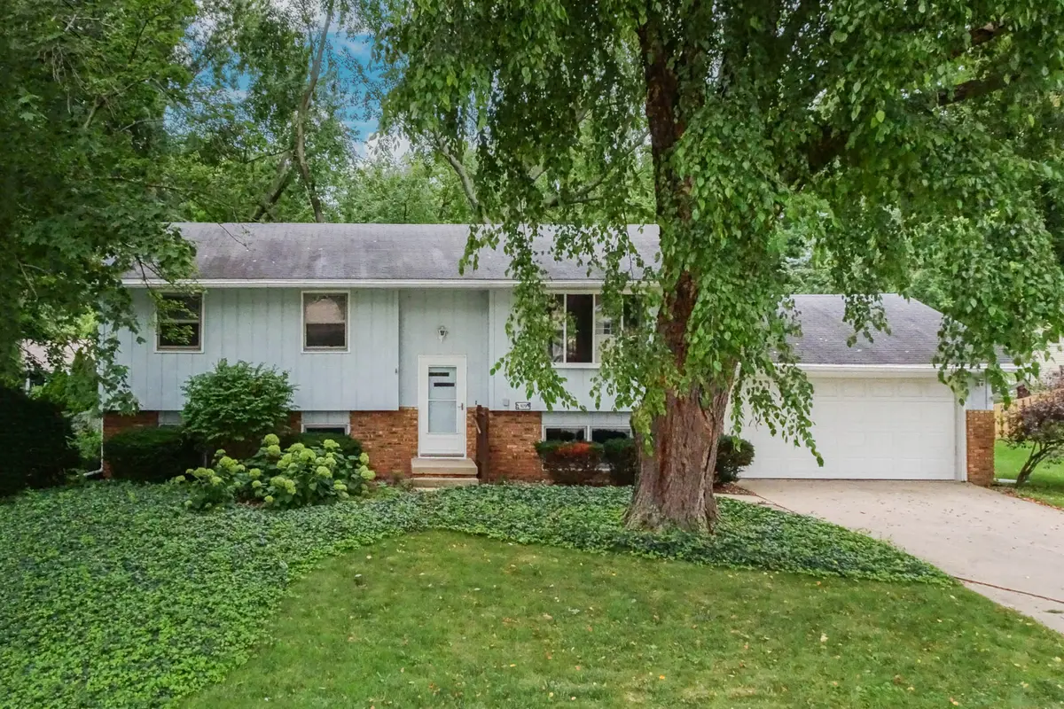 109 S Bone DR, Normal, IL 61761
