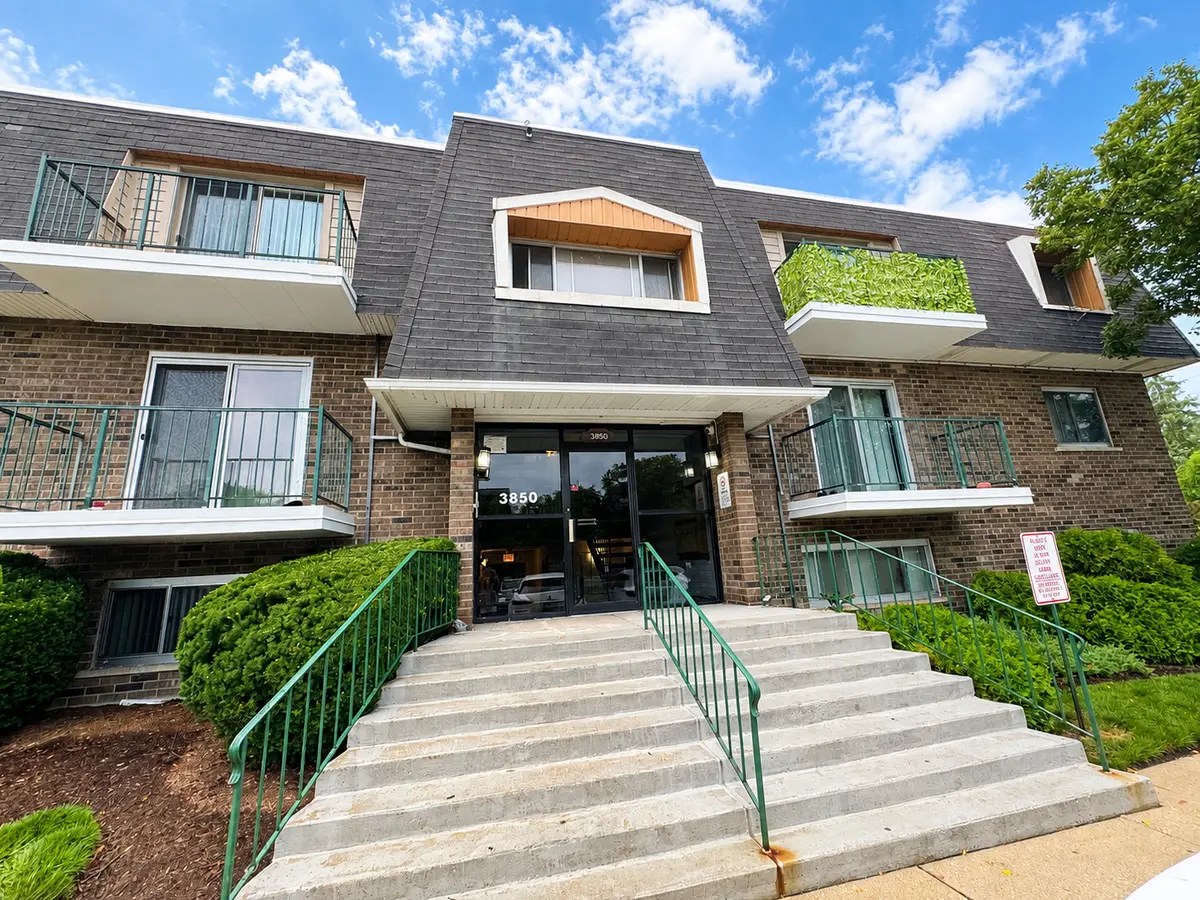 3850 S Parkway DR #1G, Northbrook, IL 60062