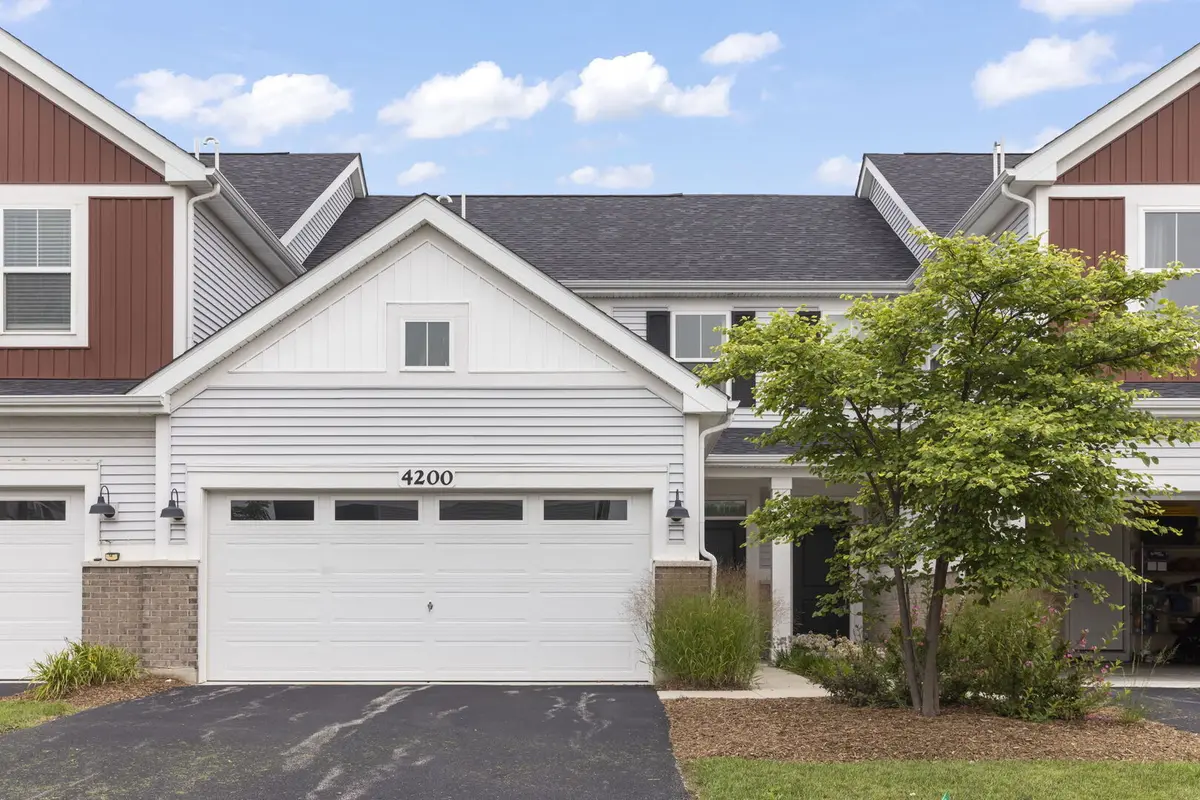 4200 Calder LN, Aurora, IL 60504