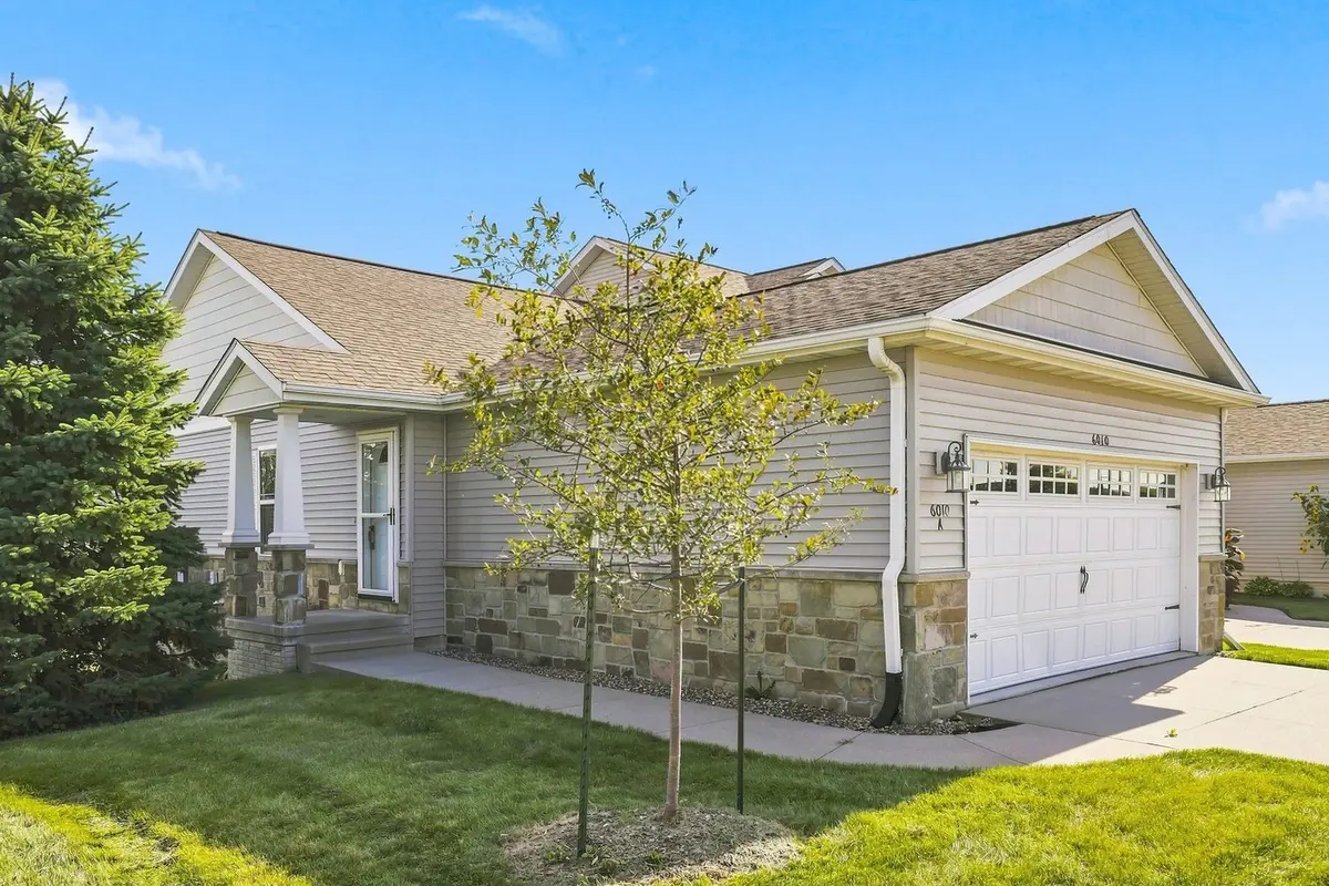 6010 Deere Creek LN #A, Davenport, IA 52807