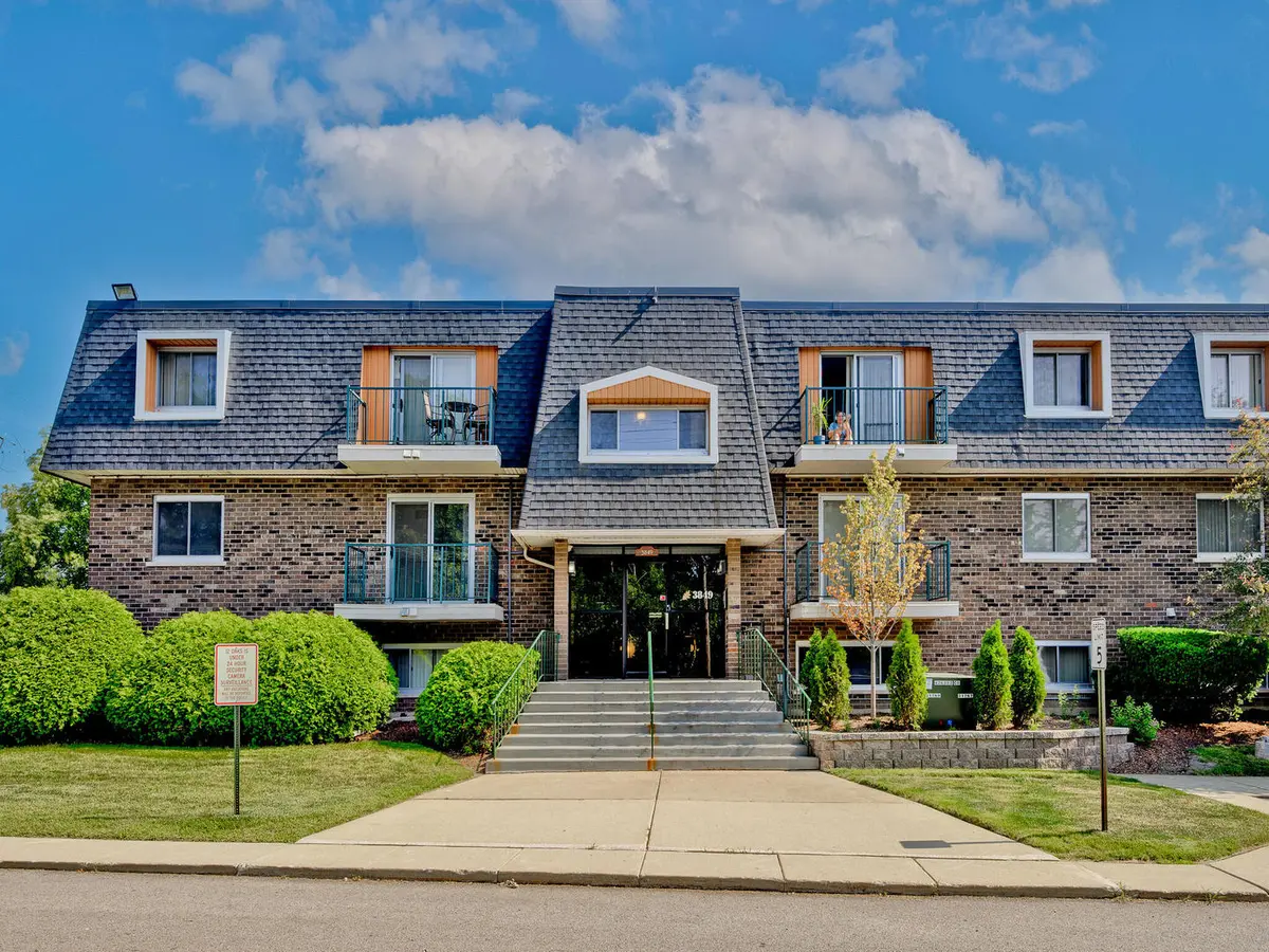 3849 N Parkway DR #2A, Northbrook, IL 60062
