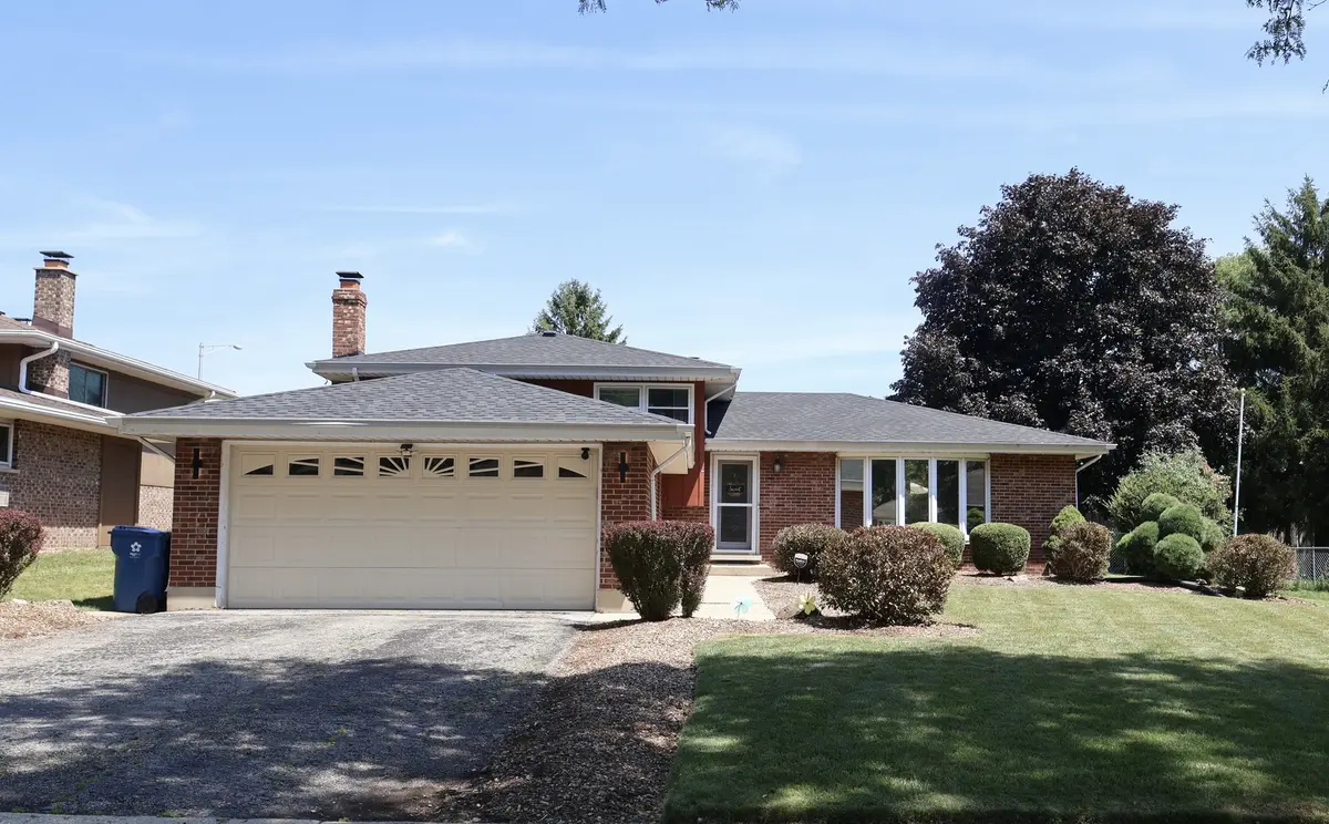 510 W Millns CT, Addison, IL 60101