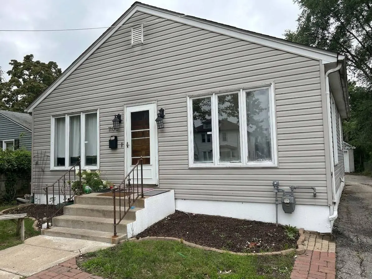 1106 Yeoman ST, Waukegan, IL 60085