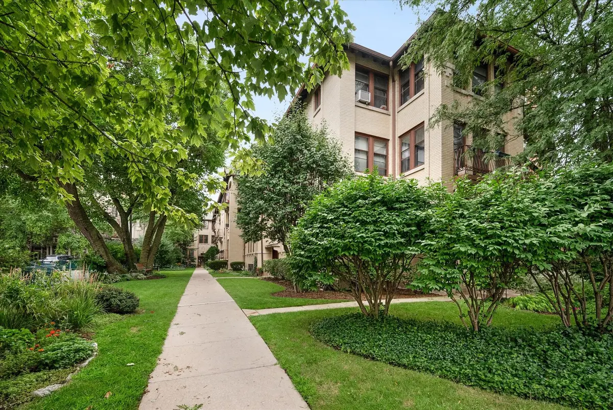 949 Lake ST #1F, Oak Park, IL 60301
