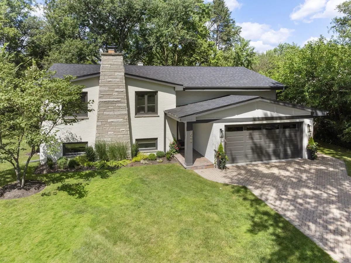 1548 Tulip Tree CT, Glenview, IL 60025