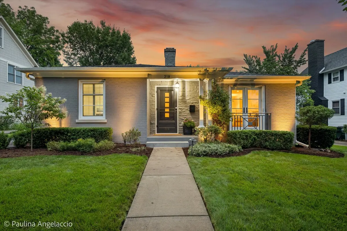 218 Coolidge AVE, Barrington, IL 60010