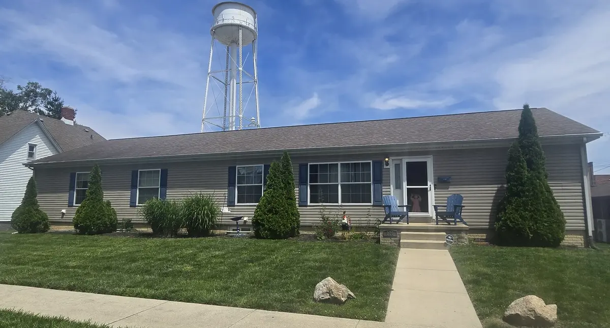 105 N Oak ST, Villa Grove, IL 61956