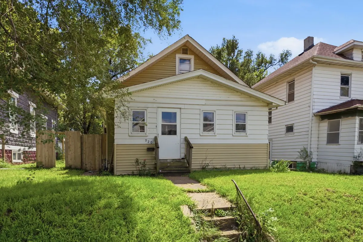 920 14th AVE, Rock Island, IL 61201