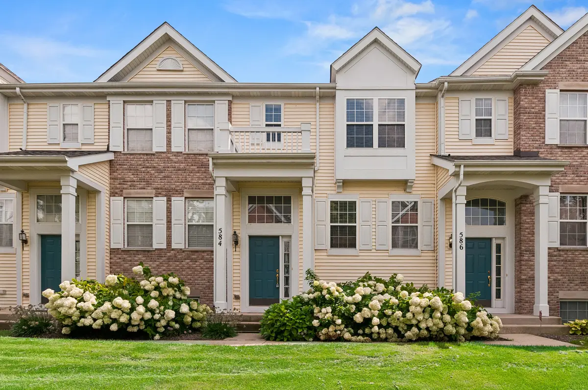 584 LINCOLN STATION DR, Oswego, IL 60543