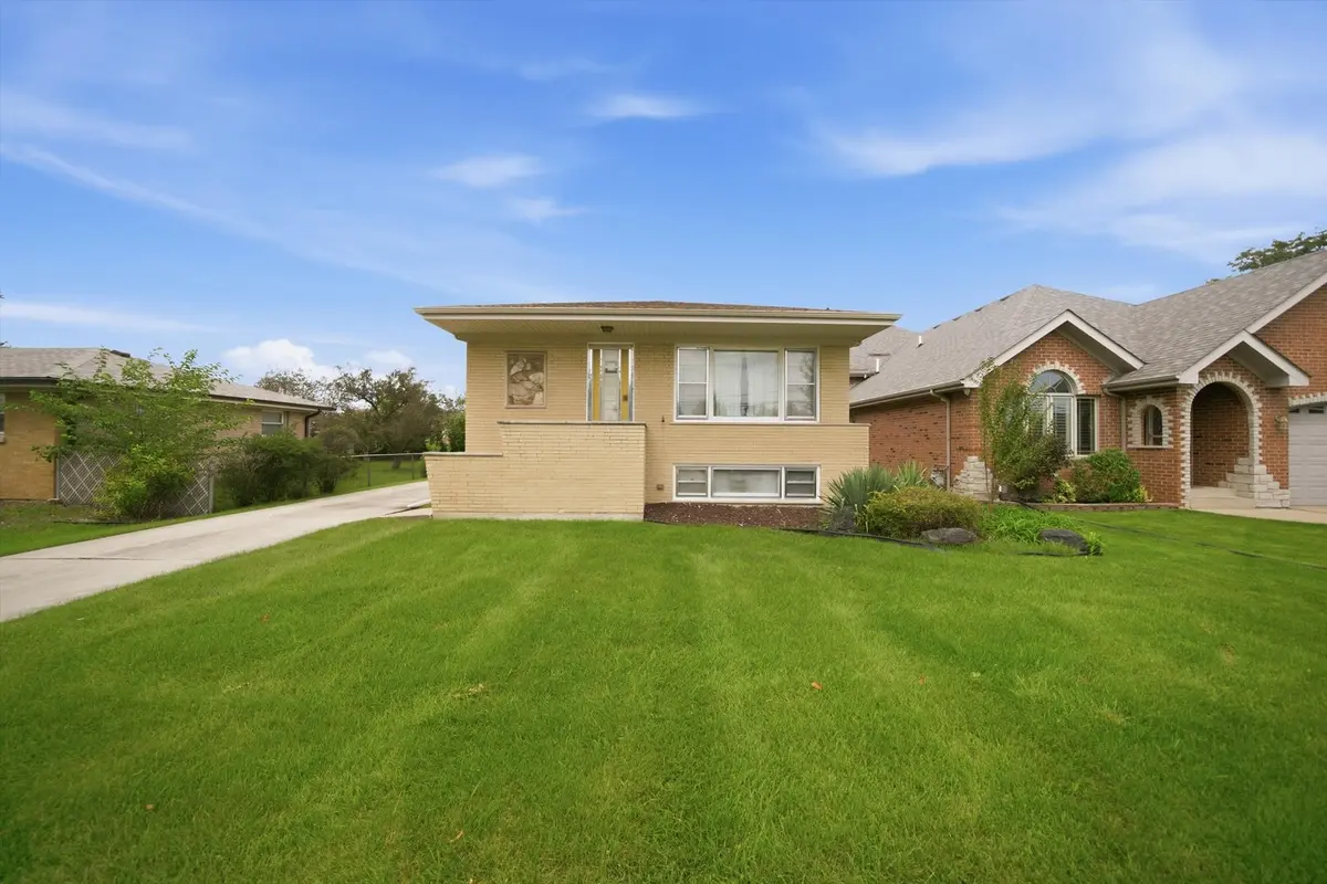 6428 W 85 ST, Burbank, IL 60459