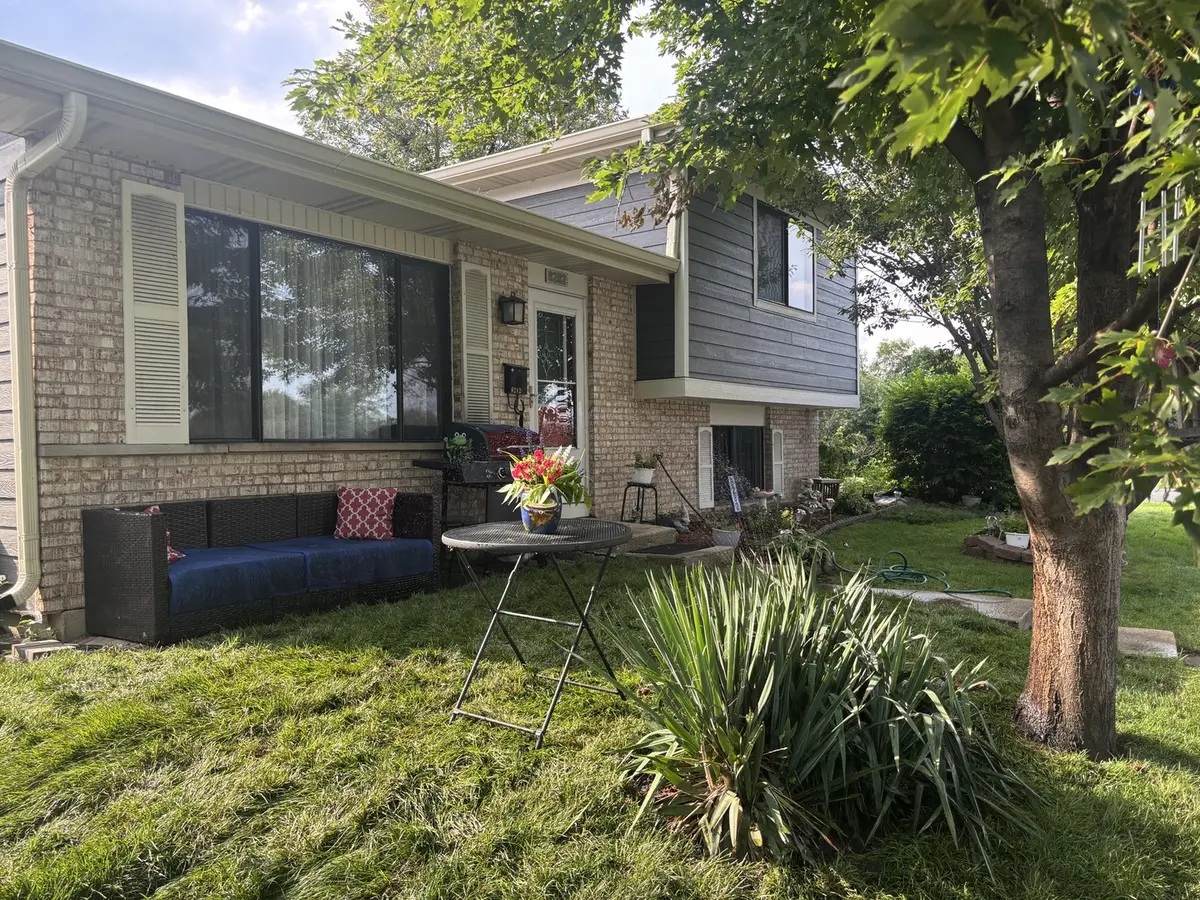 6282 Kit Carson DR #6282, Hanover Park, IL 60133