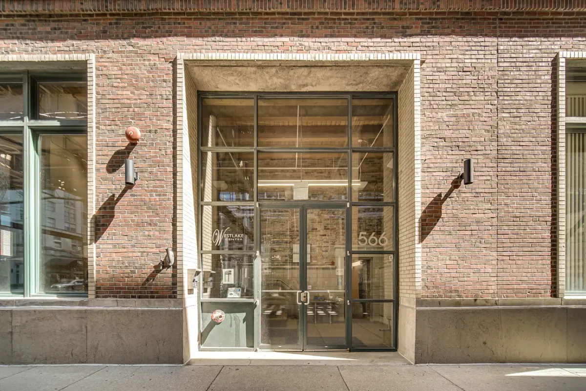 566 W Lake ST, Chicago, IL 60661