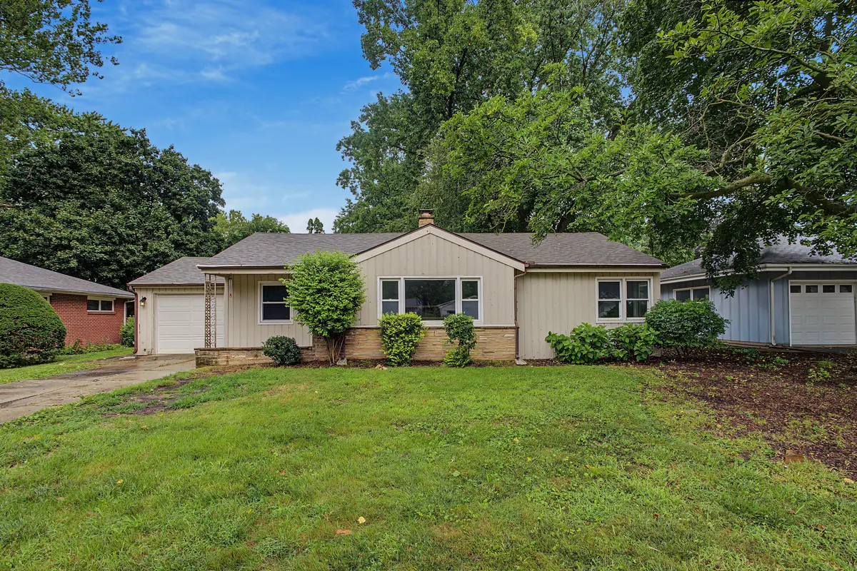 1608 Normandy DR, Champaign, IL 61821