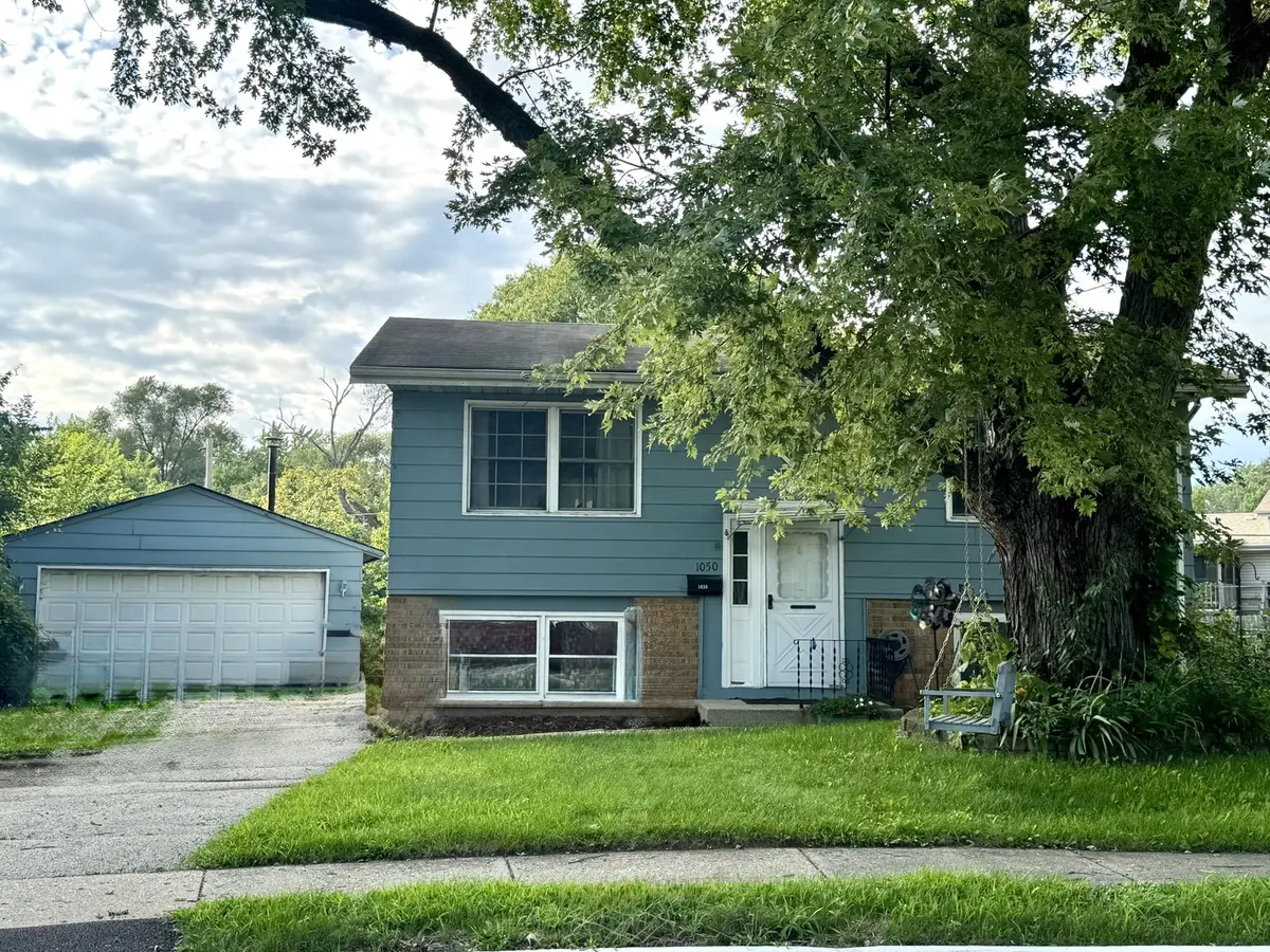 1050 Mark ST, South Elgin, IL 60177