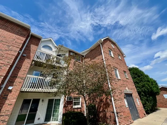 1363 Cunat CT #1A, Lake In The Hills, IL 60156