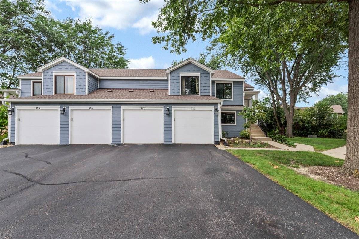 912 MANCHESTER CIR #-, Schaumburg, IL 60193
