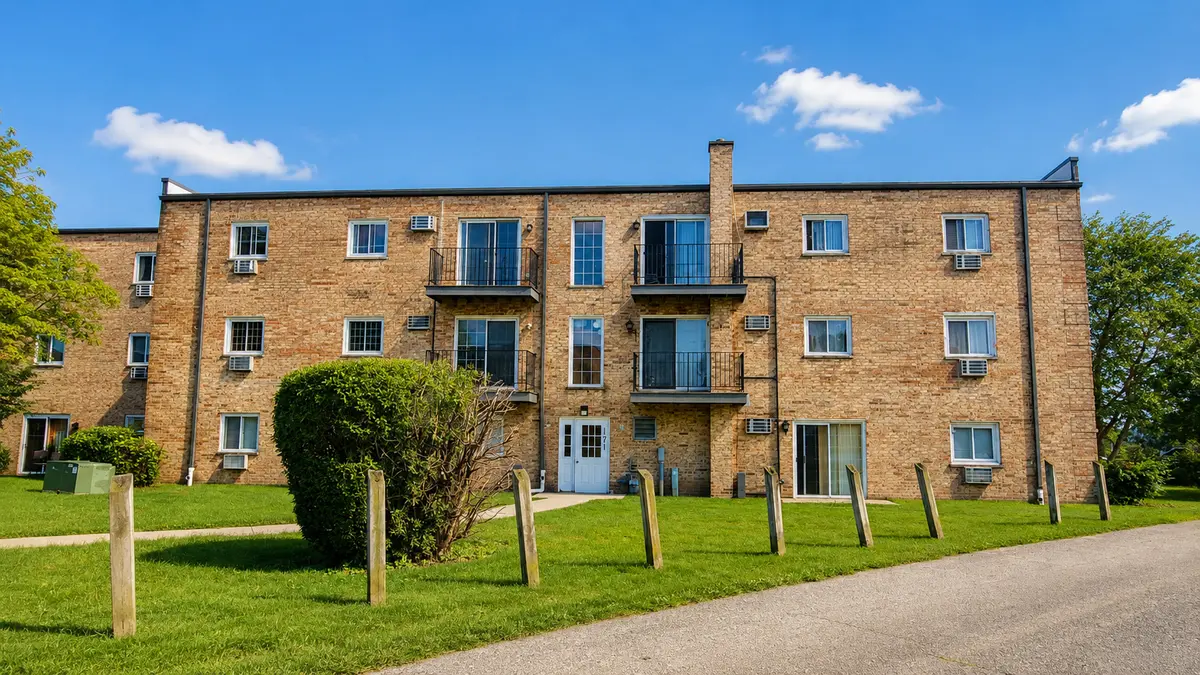 171 W Elk TRL #369, Carol Stream, IL 60188