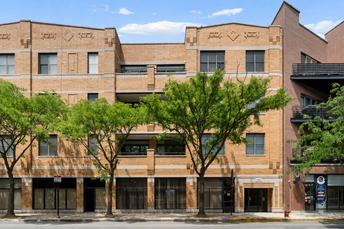 2040 W Belmont AVE #405, Chicago, IL 60618