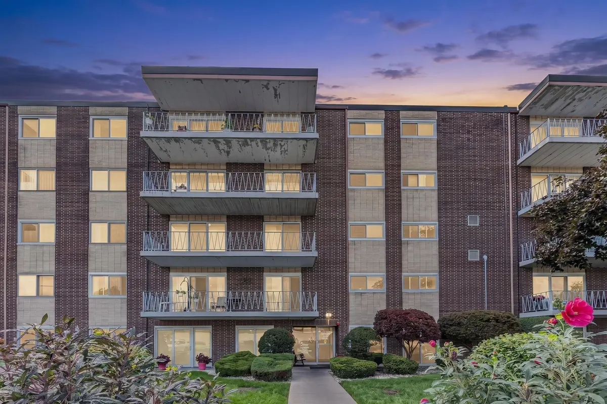 2900 Maple AVE #19E, Downers Grove, IL 60515