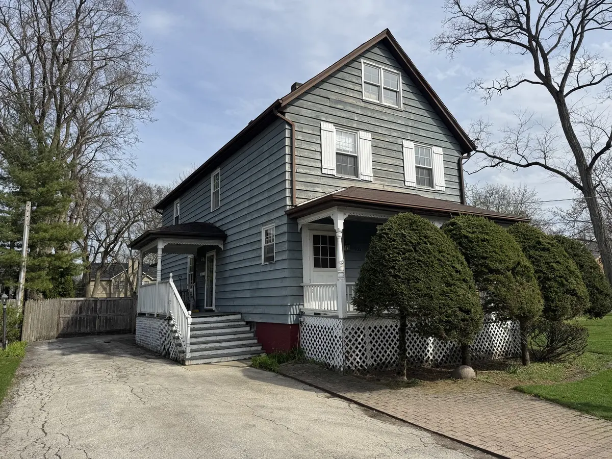 933 Harms RD, Glenview, IL 60025