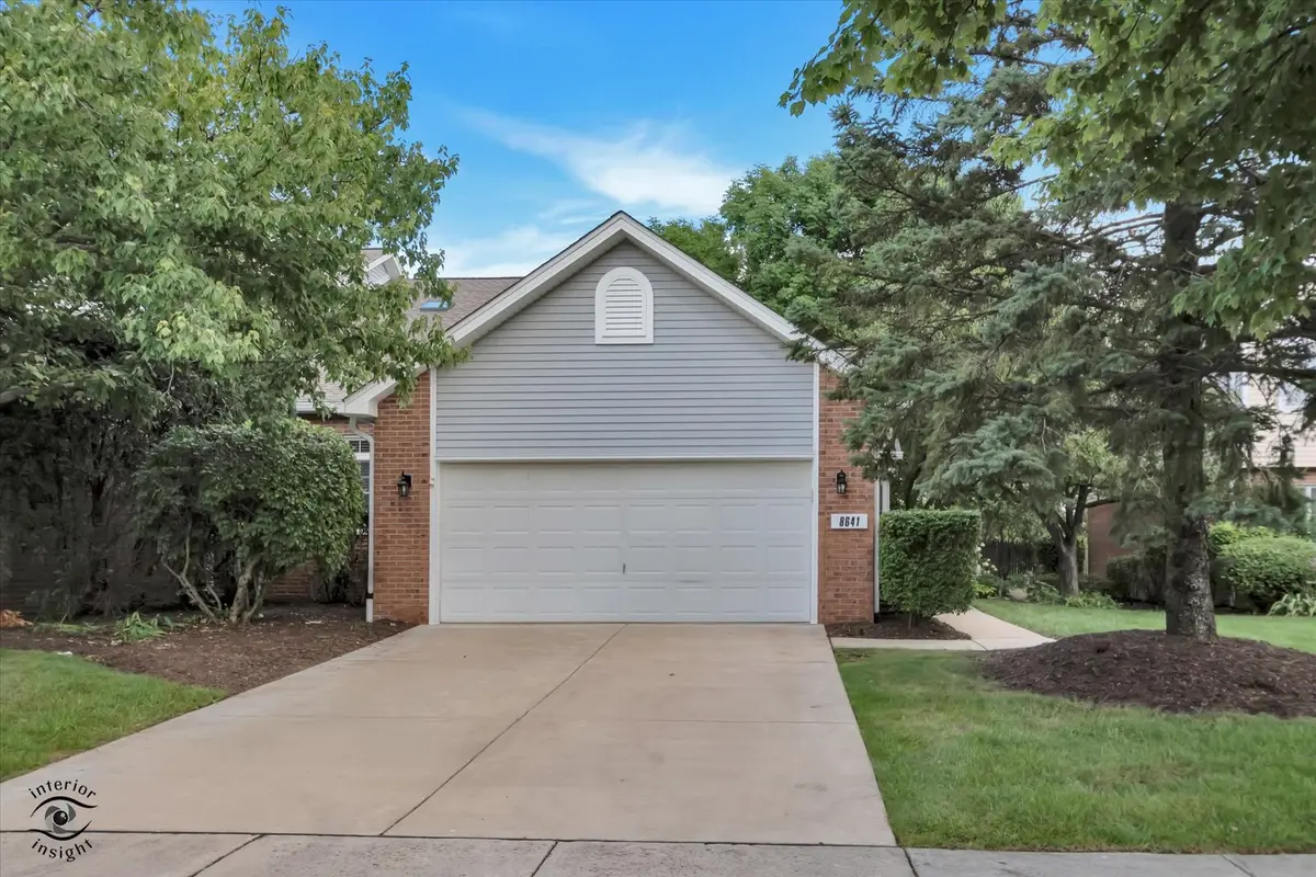 8641 Pearson DR, Darien, IL 60561