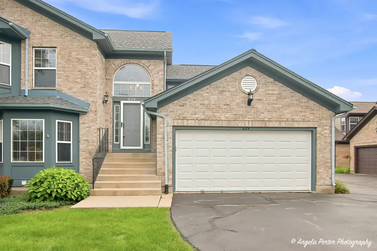 624 Kresswood DR #D, Mchenry, IL 60050