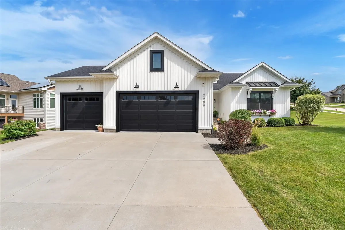 2908 Diamond Mil CIR, Coralville, IA 52241