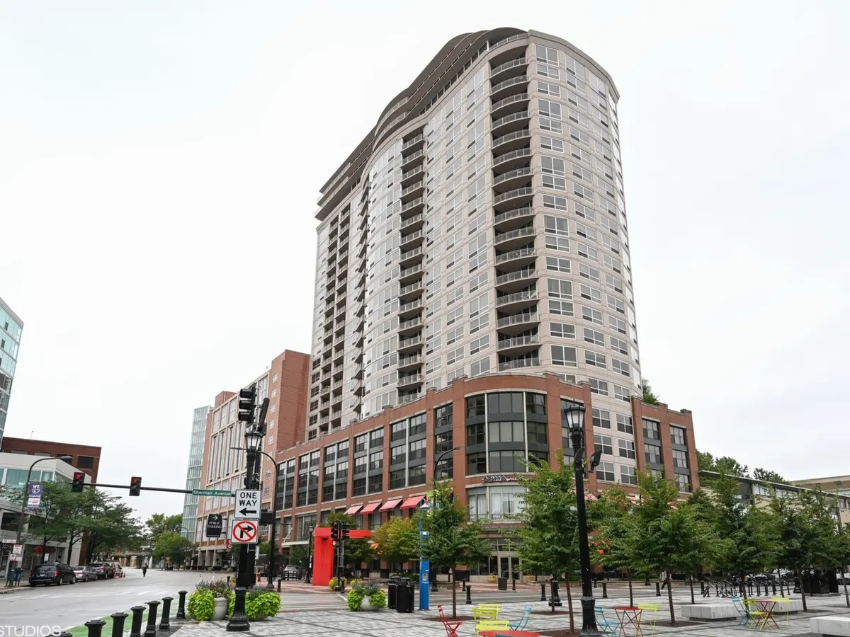 807 DAVIS ST #1410, Evanston, IL 60201