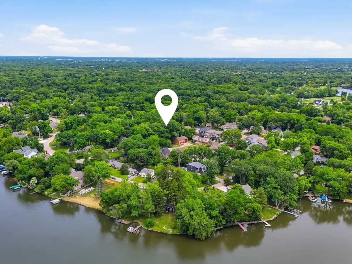 24005 N VALLEY RD, Lake Zurich, IL 60047