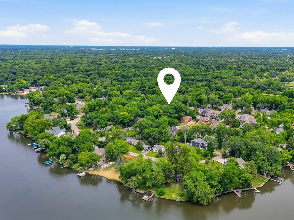 24011 N Valley RD, Lake Zurich, IL 60047