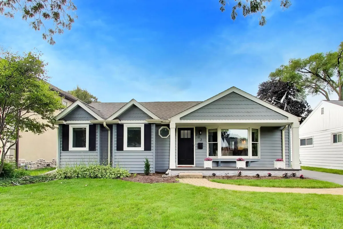 202 N Prospect Manor AVE, Mount Prospect, IL 60056