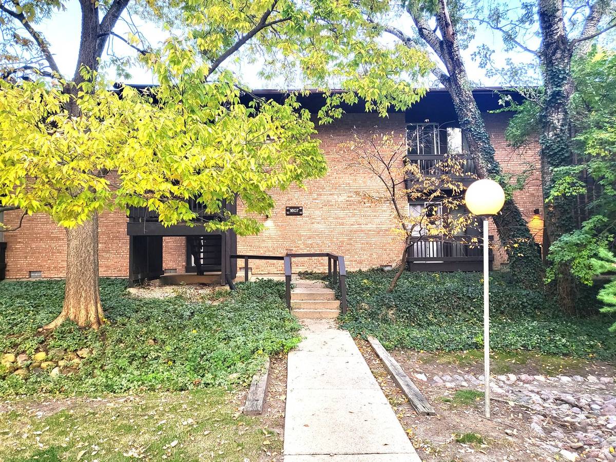 1607 E Maple TER #2D, Lisle, IL 60532