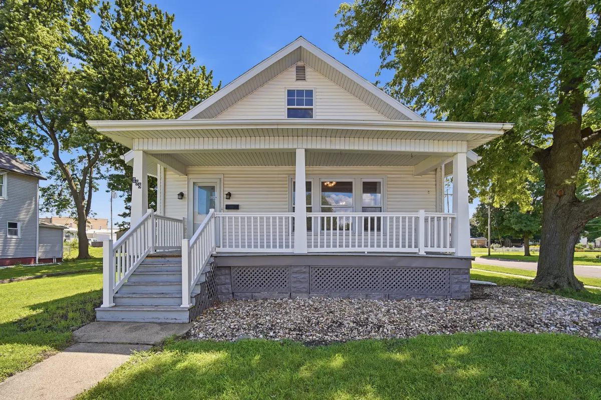 198 W First ST, El Paso, IL 61738