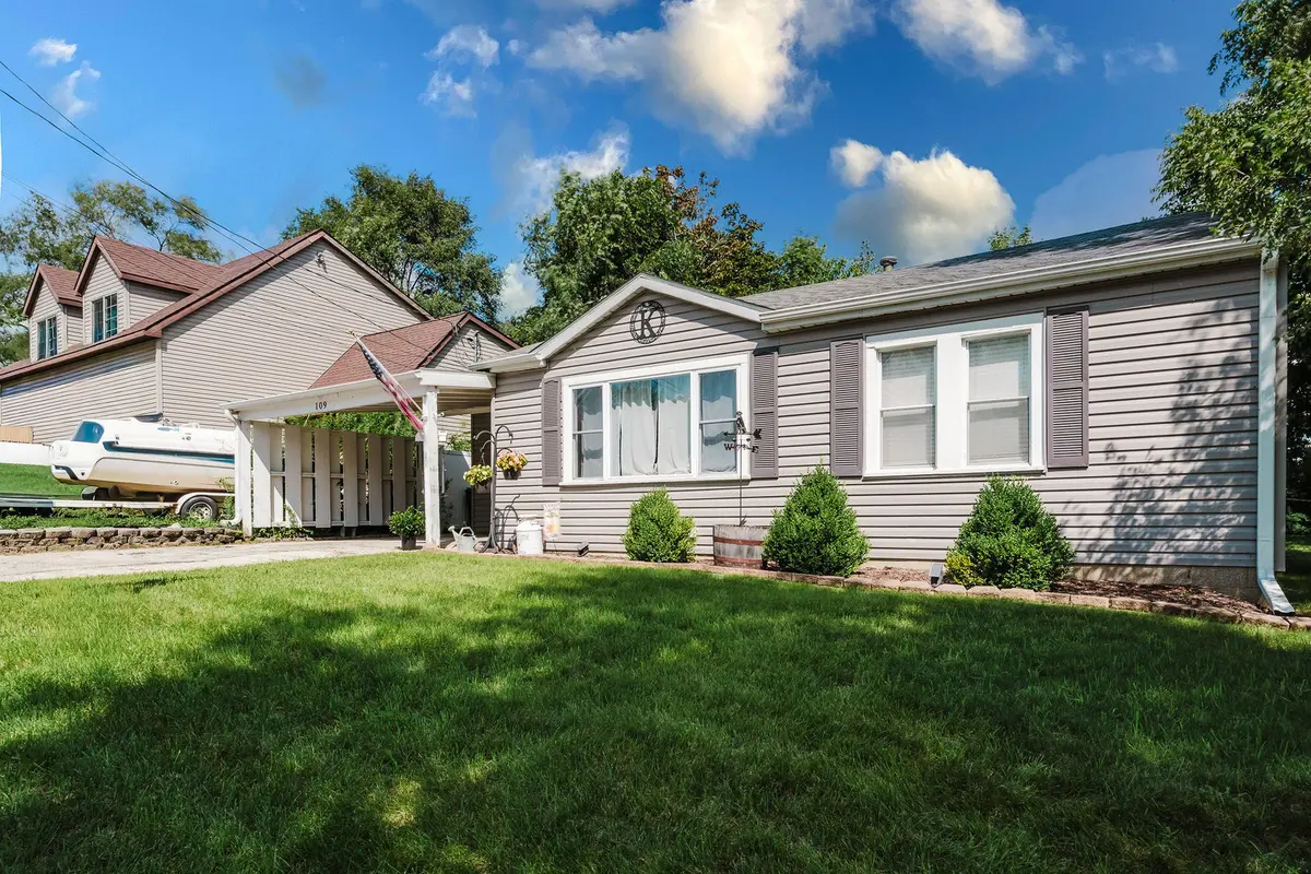109 Hilldale RD, Fox Lake, IL 60020