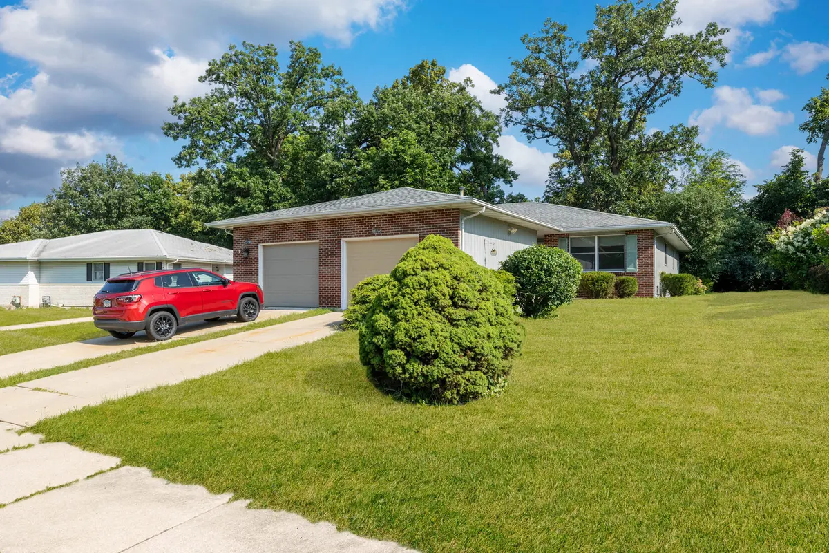 2516 Red Oak TRL, Crest Hill, IL 60403