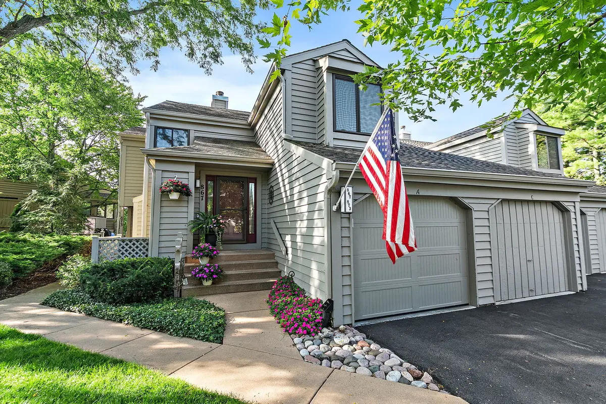 867 Longmeadow CT #1049, Lake Barrington, IL 60010