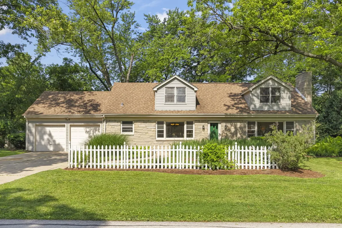 120 N Pine ST, Geneva, IL 60134