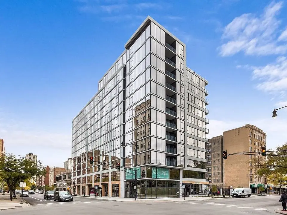 4555 N Sheridan RD, Chicago, IL 60640