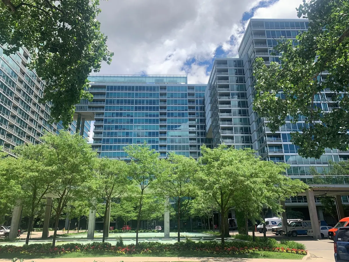 9655 Woods DR #1208, Skokie, IL 60077