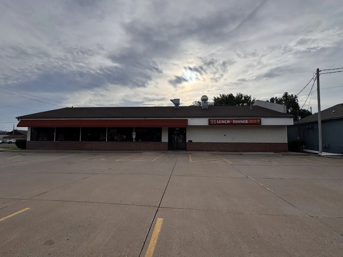 2404 16th ST, Moline, IL 61265