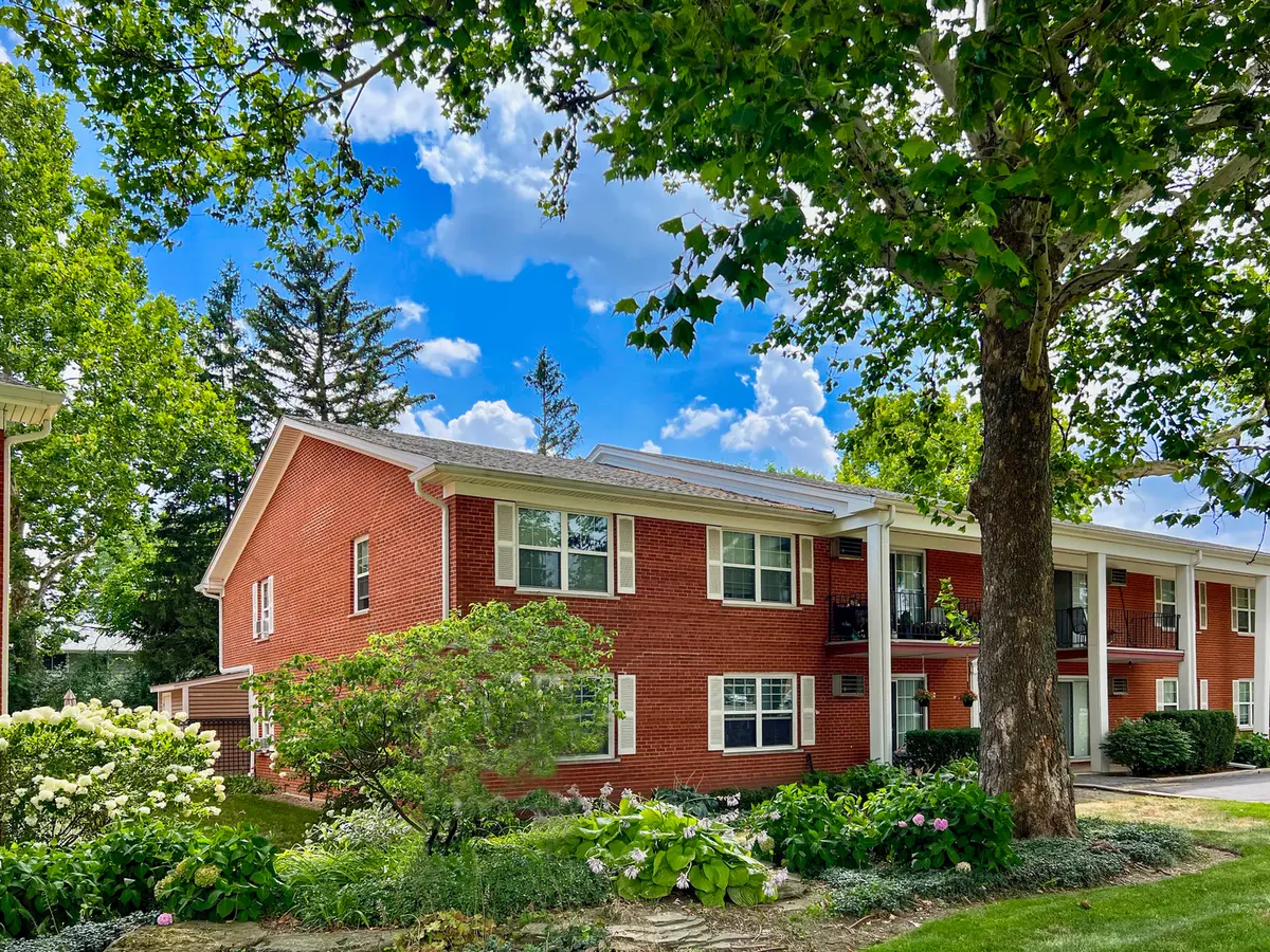 785 Pershing AVE #3-B, Glen Ellyn, IL 60137