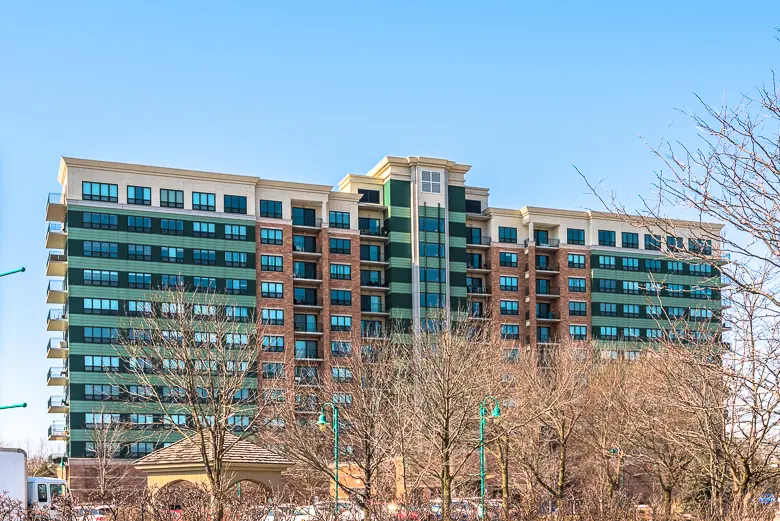 6420 Double Eagle DR #1110, Woodridge, IL 60517