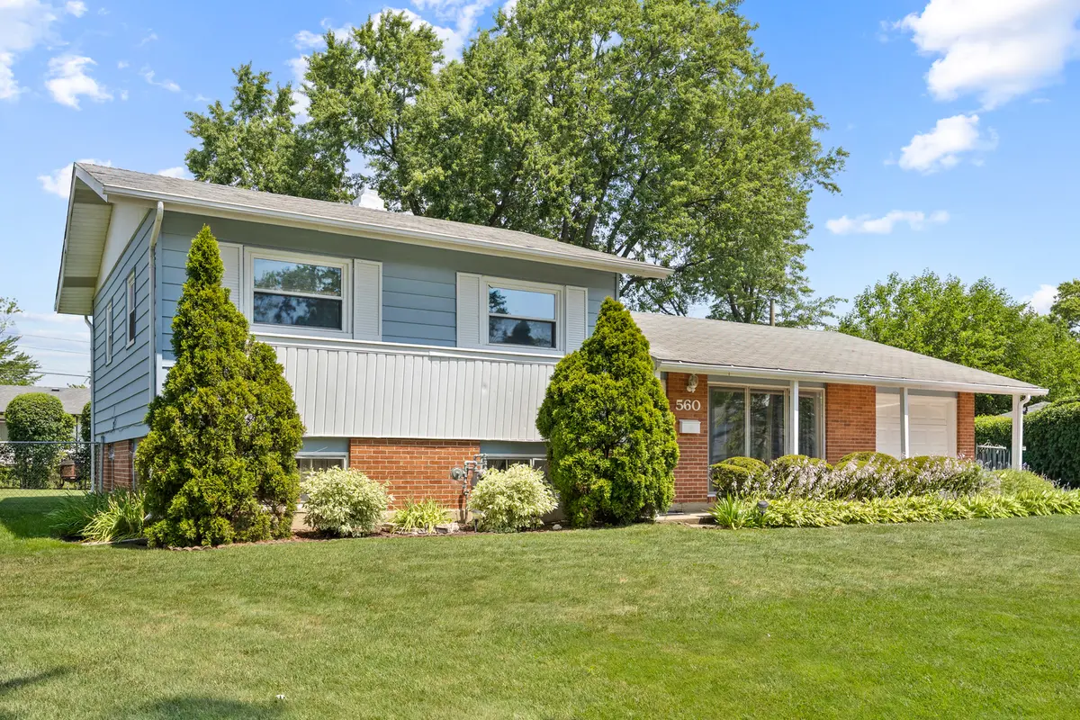560 W Berkley LN, Hoffman Estates, IL 60169
