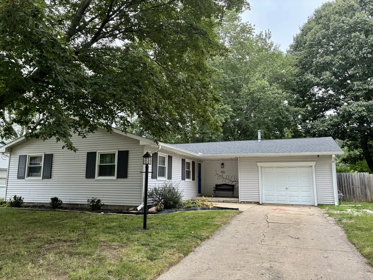 1810 Rebecca DR, Champaign, IL 61821