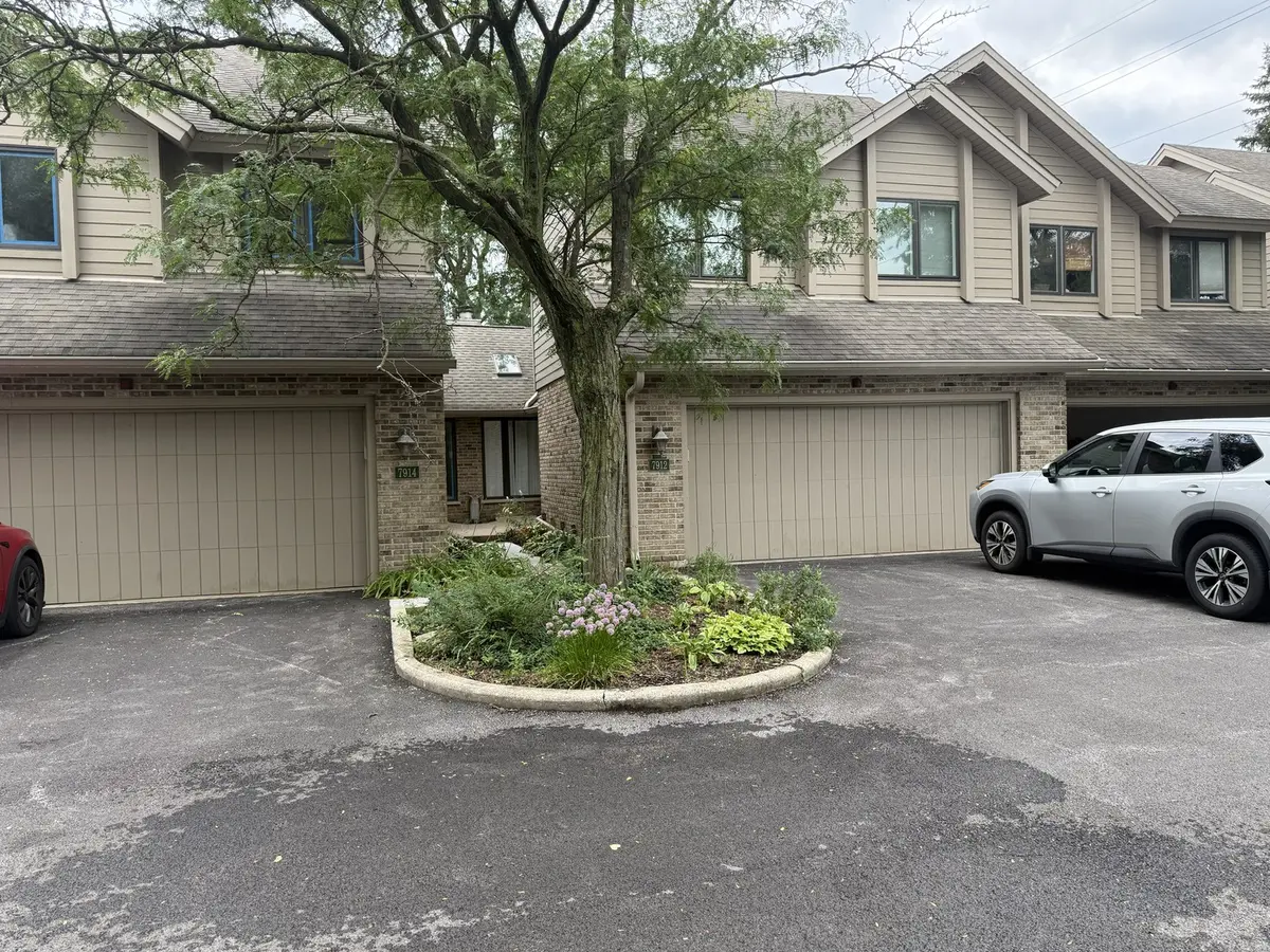 7912 S Garfield AVE, Burr Ridge, IL 60527
