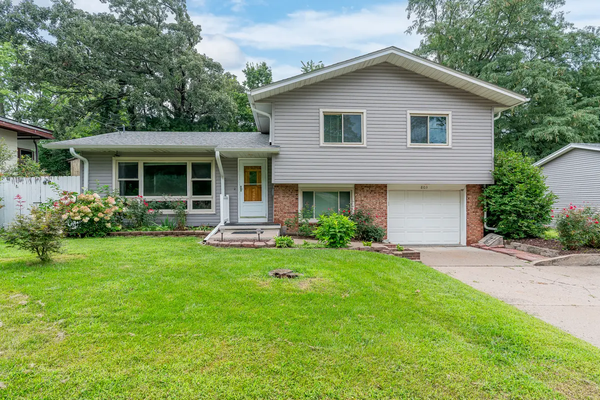 803 16th ST, Bettendorf, IA 52722
