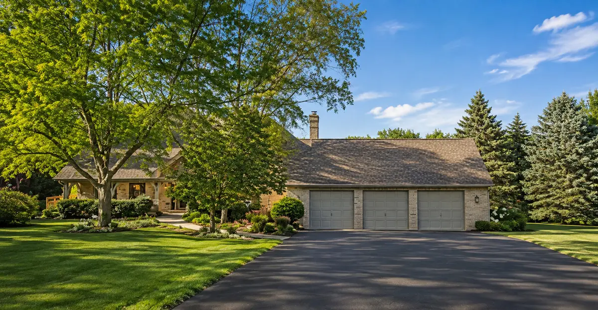 40W920 Bridle Creek DR, St. Charles, IL 60175