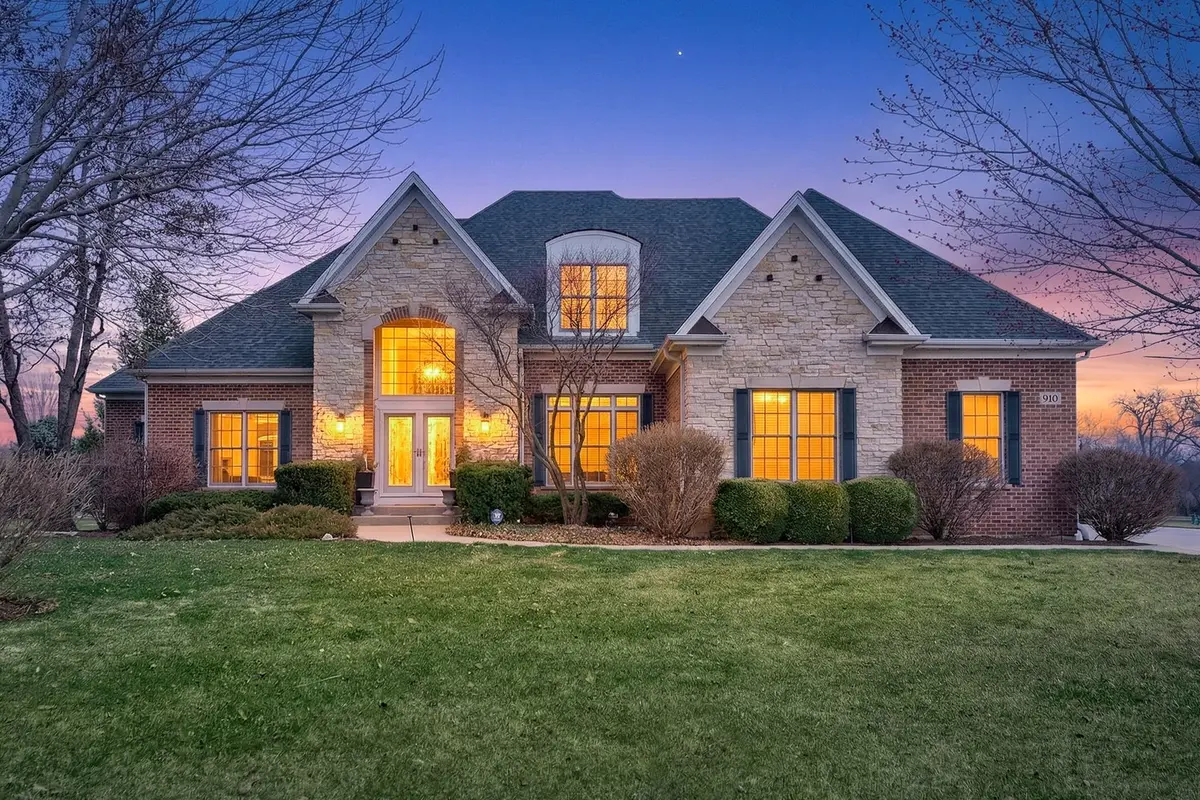 910 Freedom CIR, Sycamore, IL 60178